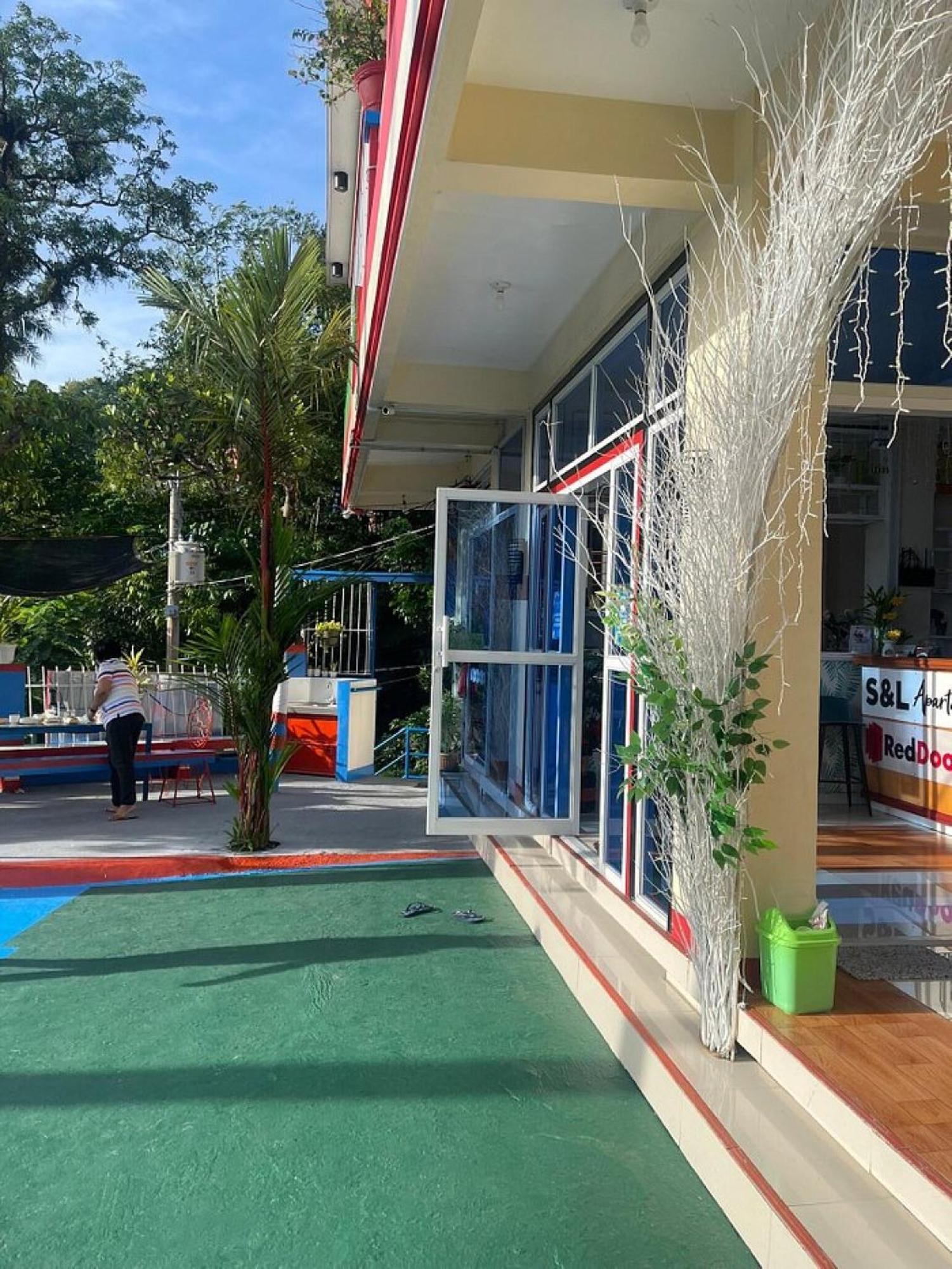 Reddoorz At S & L Apartelle Daraga Albay Legazpi Kültér fotó